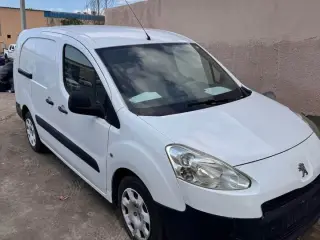 2015 Peugeot Partner in Abu Dhabi used car