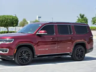 2022 Jeep Wagoneer في Dubai سيارة مستعملة
