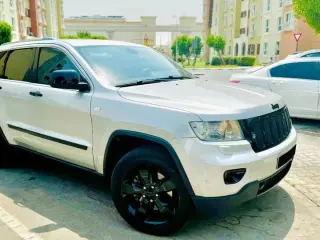 2012 Jeep Grand Cherokee في Dubai سيارة مستعملة