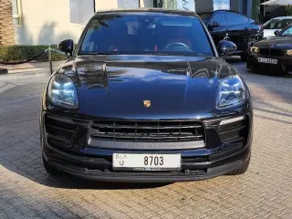 2022 Porsche Macan في Dubai سيارة مستعملة