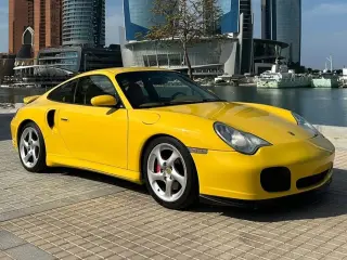 2003 Porsche 911 Carrera في Abu Dhabi سيارة مستعملة