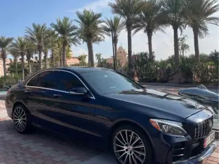 2015 Mercedes-Benz C-Class في Abu Dhabi سيارة مستعملة