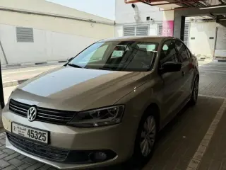 2014 Volkswagen Jetta في Sharjah سيارة مستعملة