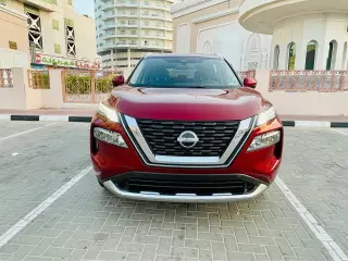 2023 Nissan Rogue في Dubai سيارة مستعملة