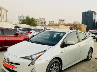 2017 Toyota Prius in Dubai used car