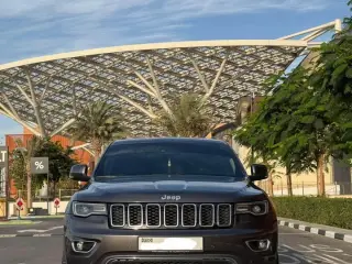 2017 Jeep Grand Cherokee في Dubai سيارة مستعملة