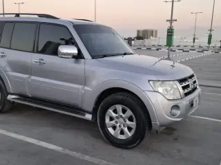 2013 Mitsubishi Pajero in Dubai used car
