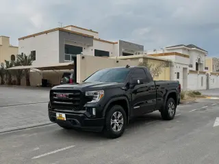 2019 GMC Sierra في Abu Dhabi سيارة مستعملة