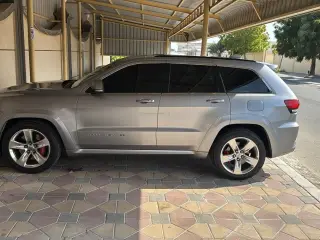 2014 Jeep Grand Cherokee في Abu Dhabi سيارة مستعملة