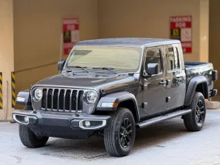 2023 Jeep Gladiator في Dubai سيارة مستعملة
