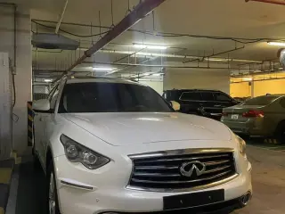 2014 Infiniti QX70 في Sharjah سيارة مستعملة