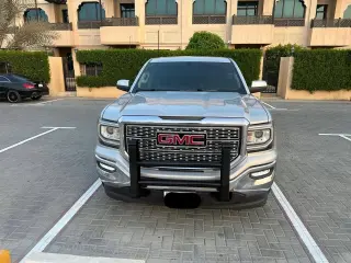 2017 GMC Sierra في Dubai سيارة مستعملة