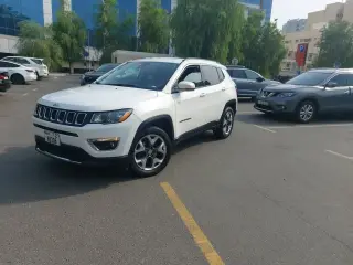 2021 Jeep Compass في Dubai سيارة مستعملة