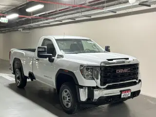 2023 GMC Sierra في Abu Dhabi سيارة مستعملة