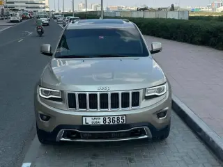 2014 Jeep Grand Cherokee في Dubai سيارة مستعملة