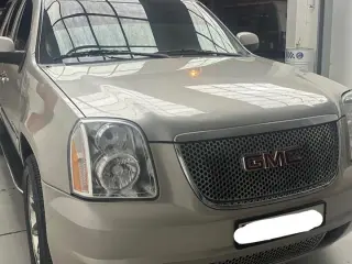 2009 GMC Yukon في Abu Dhabi سيارة مستعملة