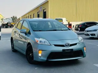 2013 Toyota Prius in Dubai used car
