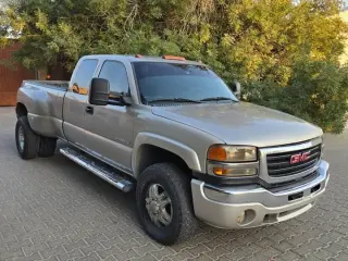 2006 GMC Sierra في Al Ain سيارة مستعملة
