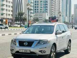 2014 Nissan Pathfinder في Dubai سيارة مستعملة
