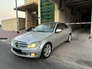2009 Mercedes-Benz C-Class في Dubai سيارة مستعملة