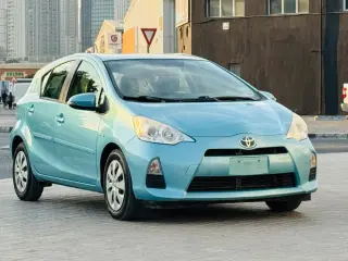 2013 Toyota Prius in Dubai used car