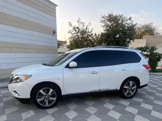 2014 Nissan Pathfinder في Al Ain سيارة مستعملة