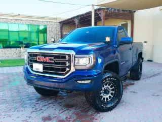2016 GMC Sierra في Abu Dhabi سيارة مستعملة