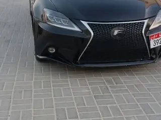 2007 Lexus IS في Abu Dhabi سيارة مستعملة