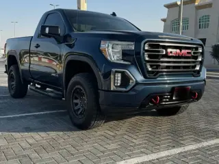 2020 GMC Sierra في Abu Dhabi سيارة مستعملة