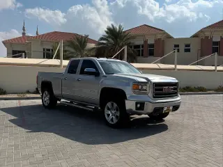 2014 GMC Sierra في Dubai سيارة مستعملة