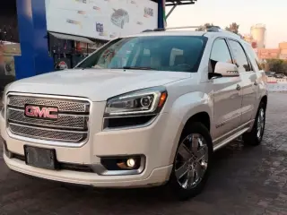 2015 GMC Acadia في Dubai سيارة مستعملة