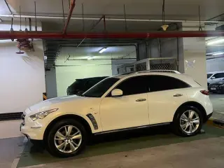 2014 Infiniti QX70 في Sharjah سيارة مستعملة