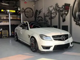 2012 Mercedes-Benz C63 AMG في Ajman سيارة مستعملة