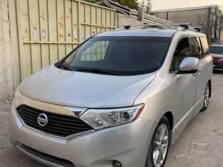 2012 Nissan Quest في Ajman سيارة مستعملة