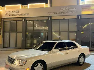 2000 Lexus LS 400 في Ras Al Khaimah سيارة مستعملة
