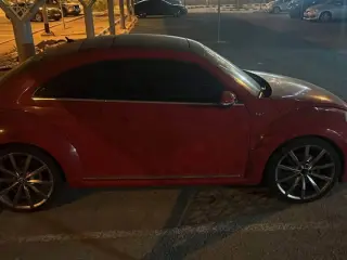2016 Volkswagen Beetle في Dubai سيارة مستعملة