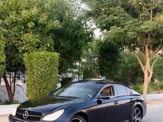 2009 Mercedes-Benz CLS في Abu Dhabi سيارة مستعملة