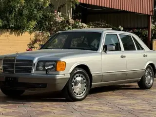 1991 Mercedes-Benz 500 560 في Umm Al Quwain سيارة مستعملة