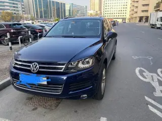 2011 Volkswagen Touareg في Dubai سيارة مستعملة