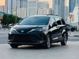 2023 Toyota Sienna in Dubai used car