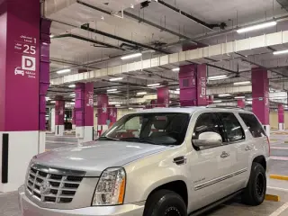 2011 Cadillac Escalade in Sharjah used car