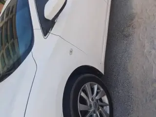 2016 Nissan Sentra في Dubai سيارة مستعملة