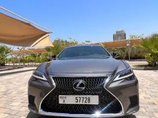 2022 Lexus LS 500 في Dubai سيارة مستعملة