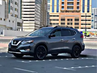 2017 Nissan Rogue في Dubai سيارة مستعملة