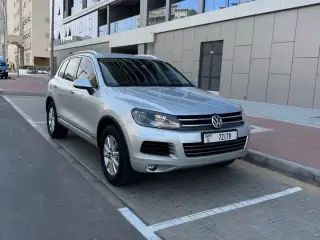 2014 Volkswagen Touareg في Dubai سيارة مستعملة