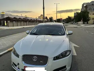 2013 Jaguar XF في Abu Dhabi سيارة مستعملة