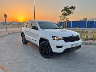 2019 Jeep Grand Cherokee في Dubai سيارة مستعملة