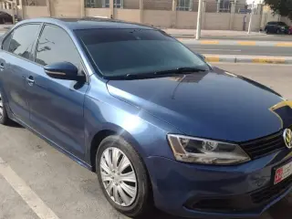 2015 Volkswagen Jetta في Abu Dhabi سيارة مستعملة