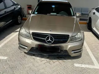 2009 Mercedes-Benz C-Class في Abu Dhabi سيارة مستعملة