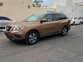 2017 Nissan Pathfinder في Dubai سيارة مستعملة